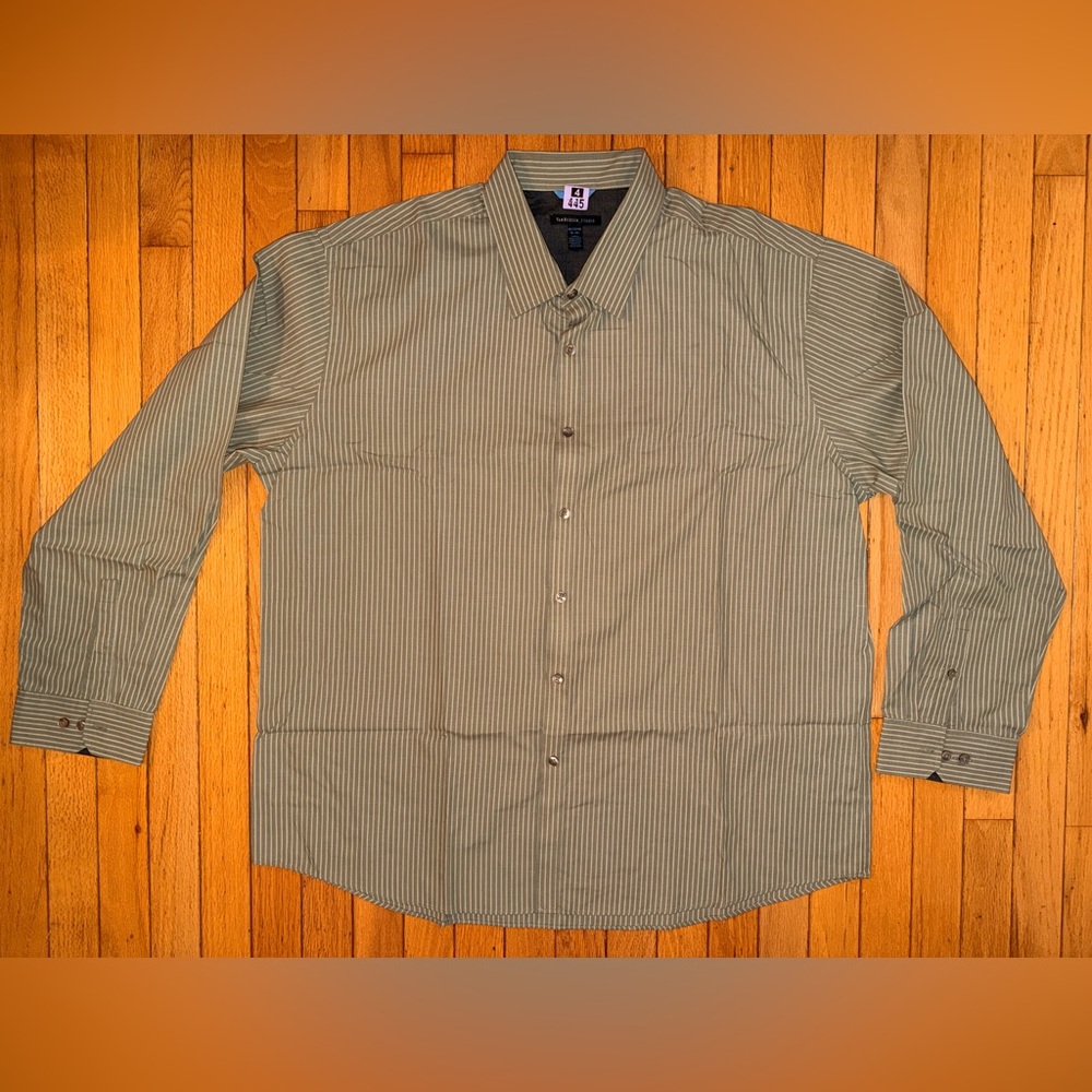 Men’s EUC Van Heusen Green Ivory Striped Button-Up Shirt XXL neck 18 cotton poly